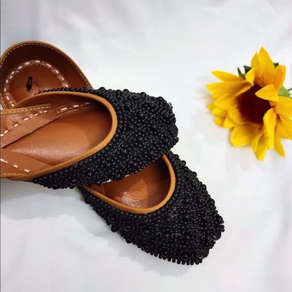 KHUSSA JUTTI INDIAN PAKISTANI PEARL BLACK ON BLACK
